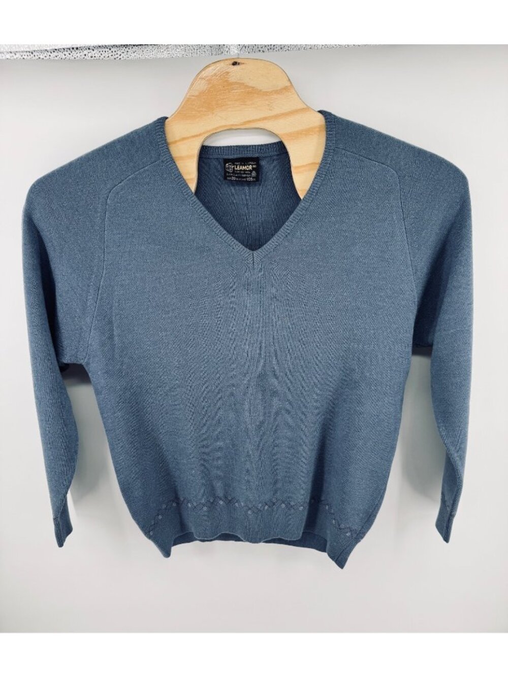 Vintage Leamor Mens V-Neck Australian Pure New Wool Sweater Knit Blue Medium